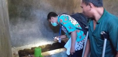 Pengecekan Jentik Nyamuk di Rumah Warga Desa Banjarejo